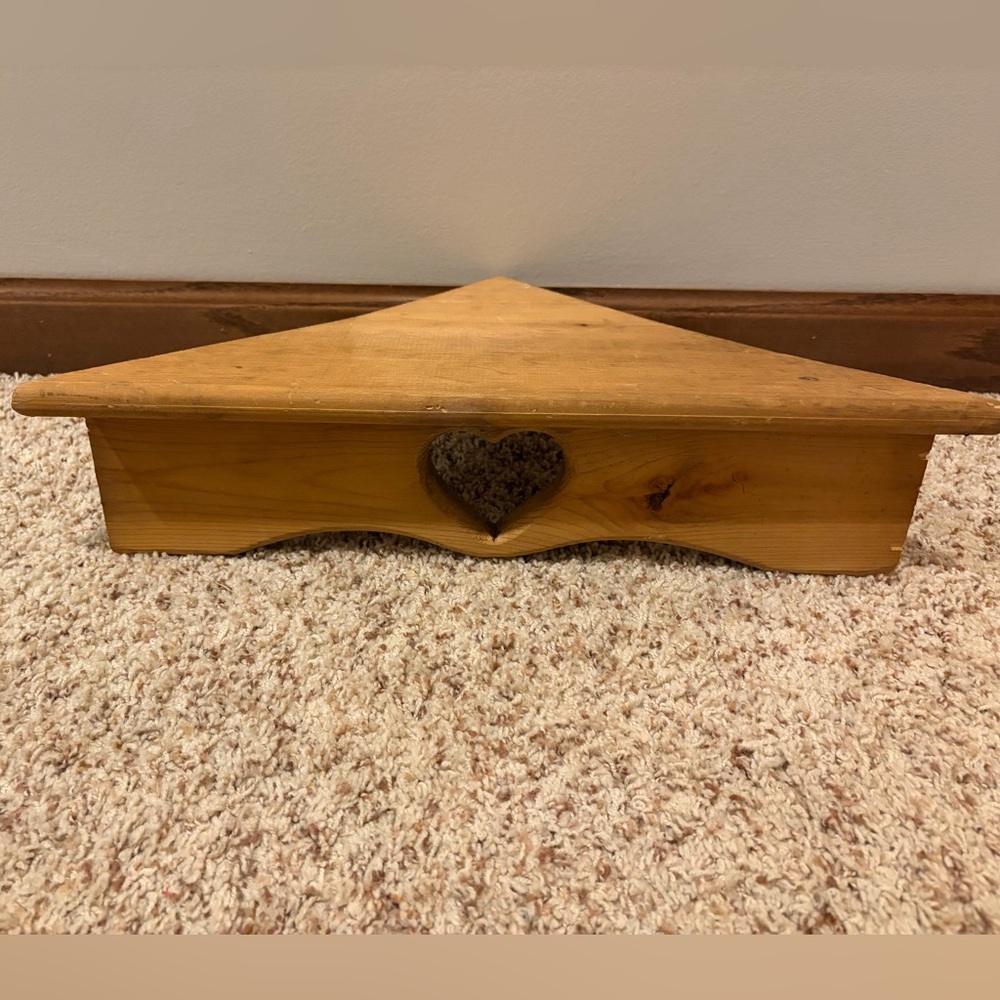 Large Vintage Heart Corner Shelf